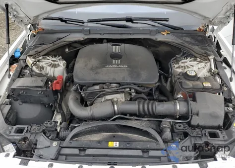 2017 Jaguar Xe Premium z USA, uszkodzony, nr VIN SAJAD4BG8HA972544